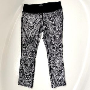 Ladies Nike dri-fit capri leggings sz S